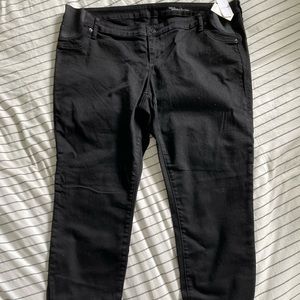 GAP Maternity Jeans. Black.